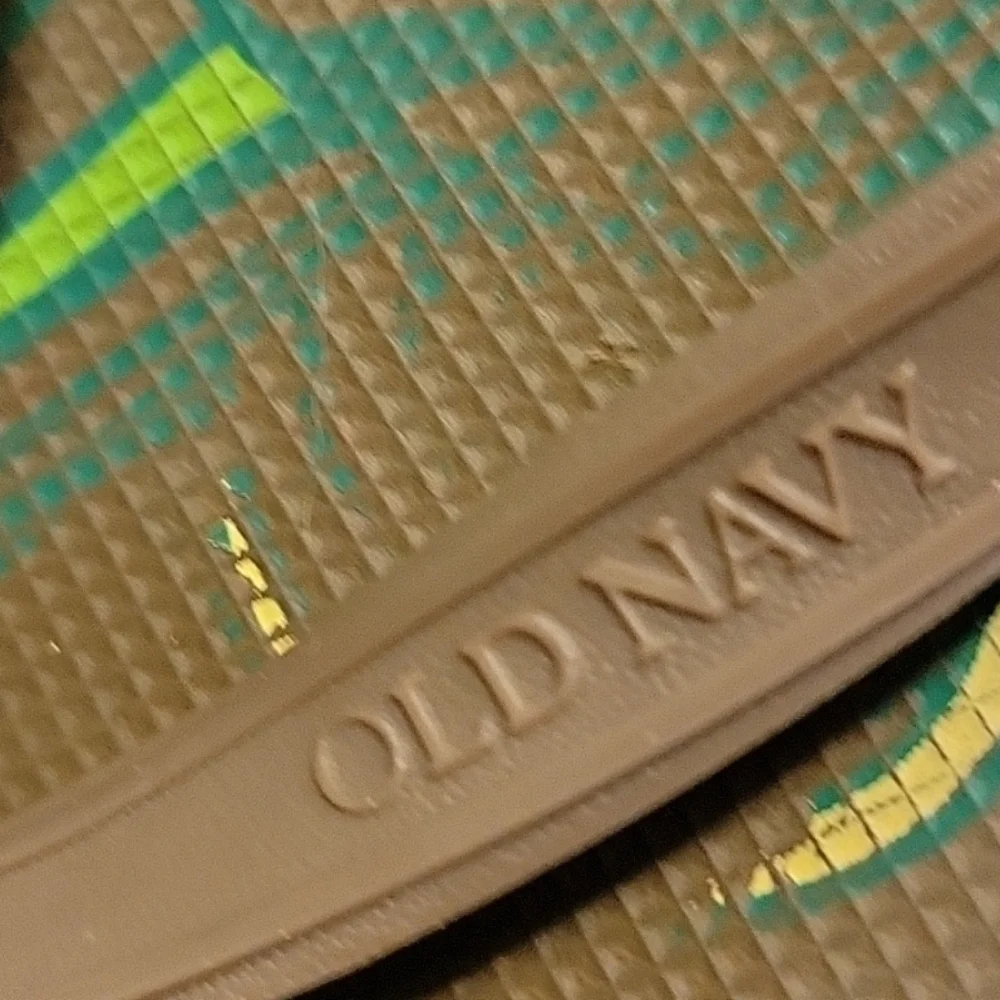 NEW Men's Old Navy Printed Design Sandals - Slip Ons - Flip Flops